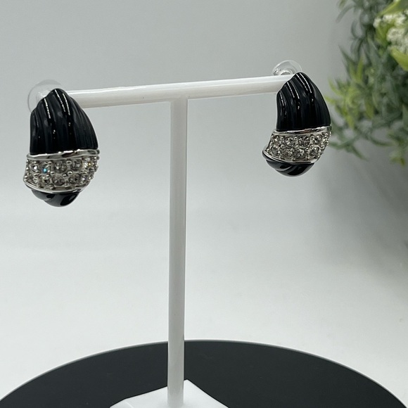 Kenneth Jay Lane Black Carved Resin Demi Hoop Earring with Clear‎ Crystals New - Picture 5 of 12